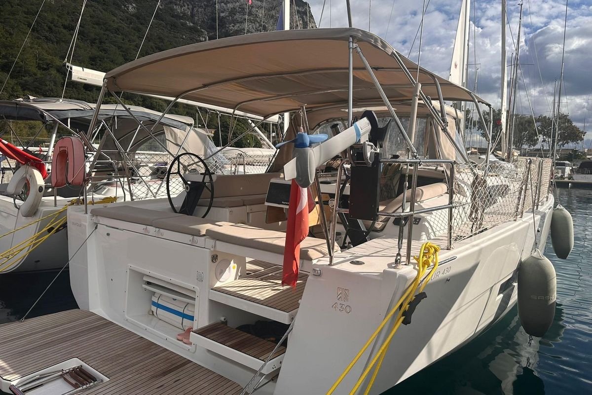 2021 Dufour 430