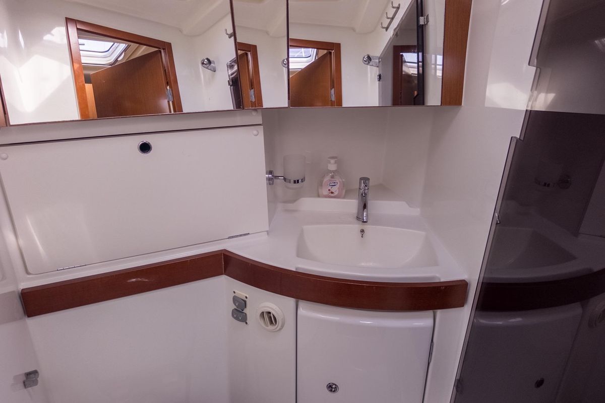 2010 Beneteau Oceanis 43