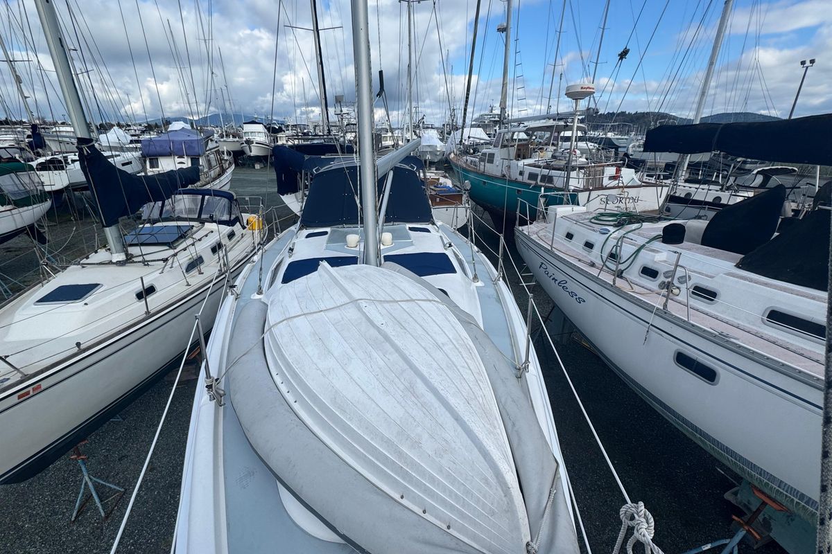 2004 Hunter 38
