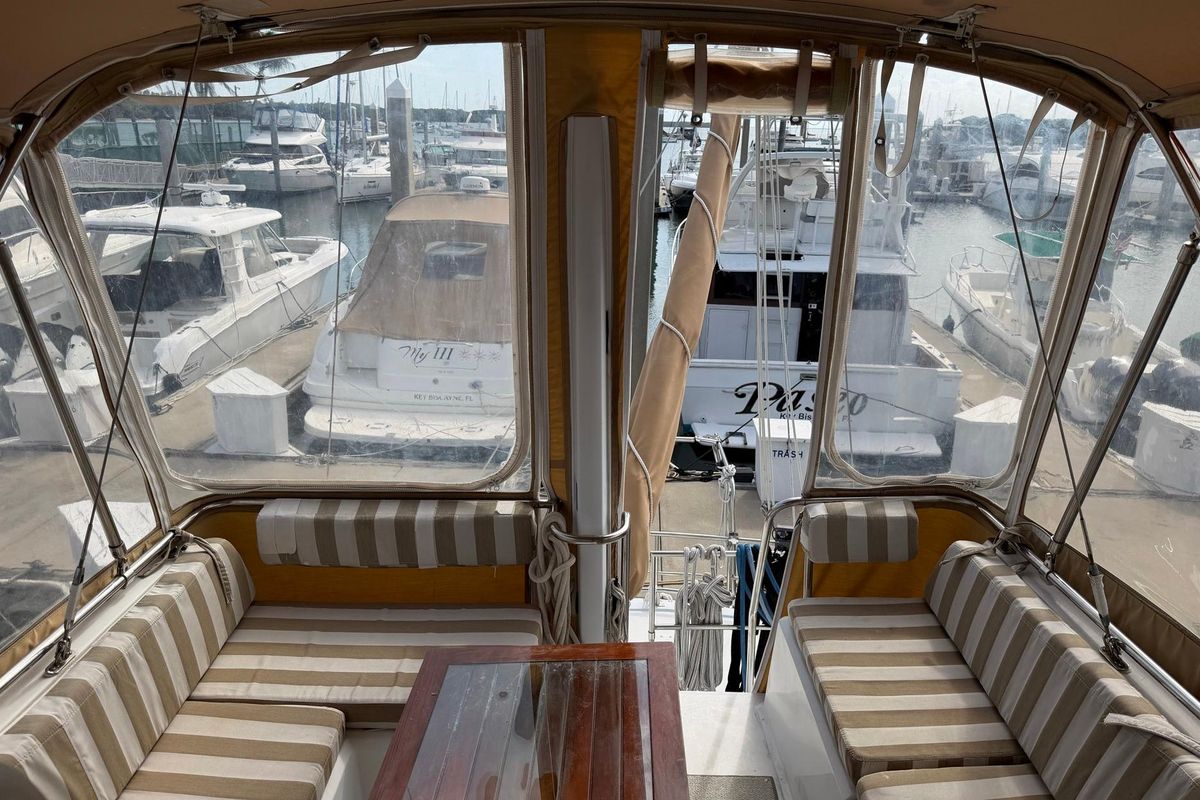 1997 Sabreline 36 Fast Trawler