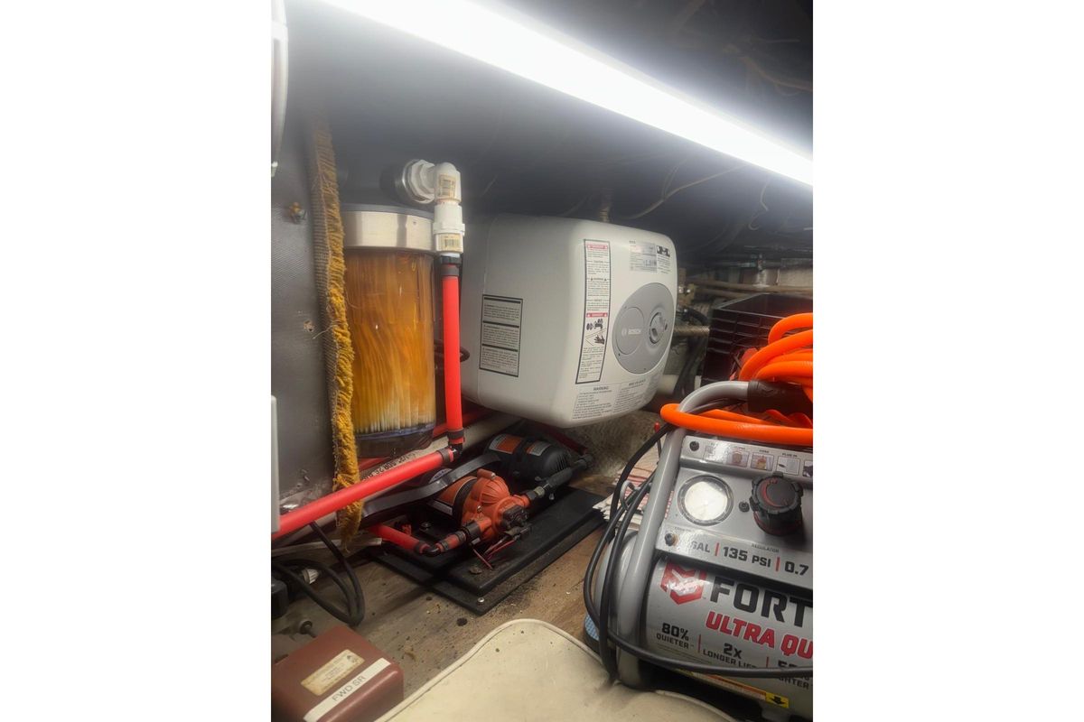 1980 Chris-Craft 380 Corinthian