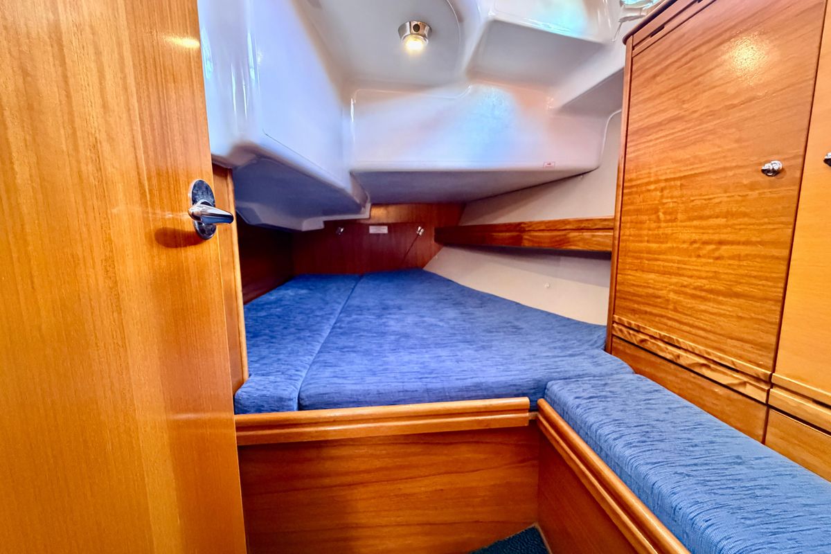 2006 Bavaria Cruiser 37