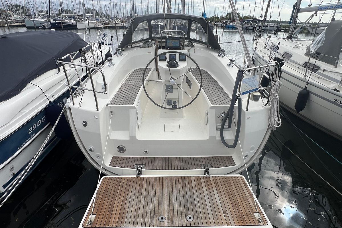 2010 Bavaria Cruiser 32
