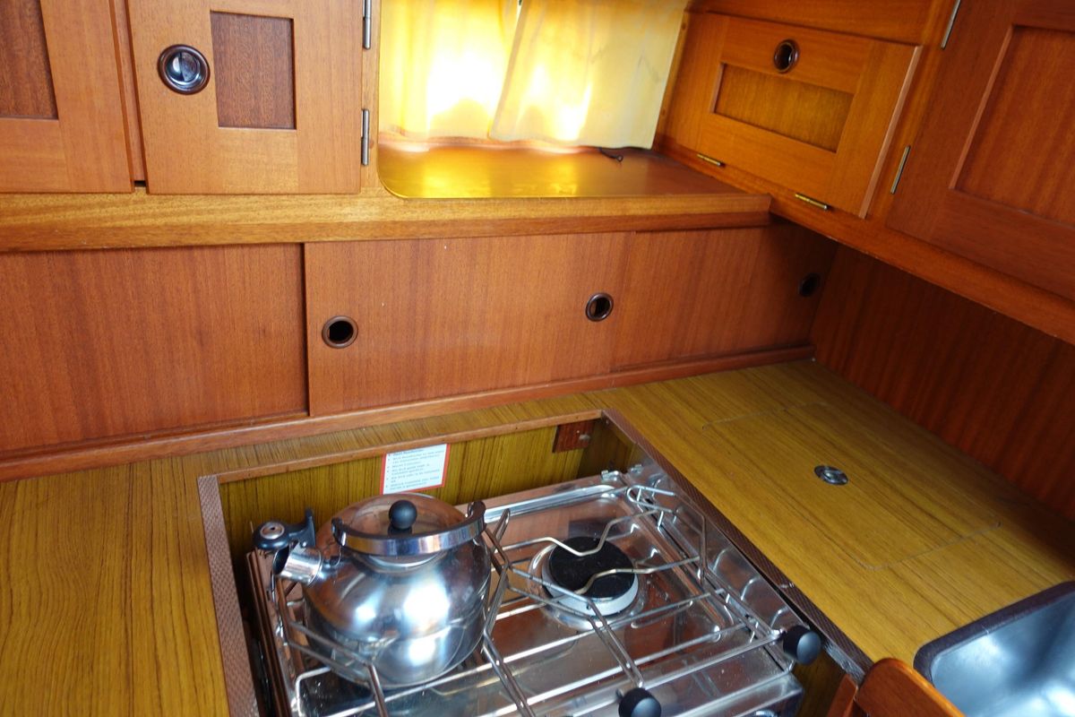 1987 Hallberg-Rassy 352 for sale in Makkum, Netherlands 35 ft