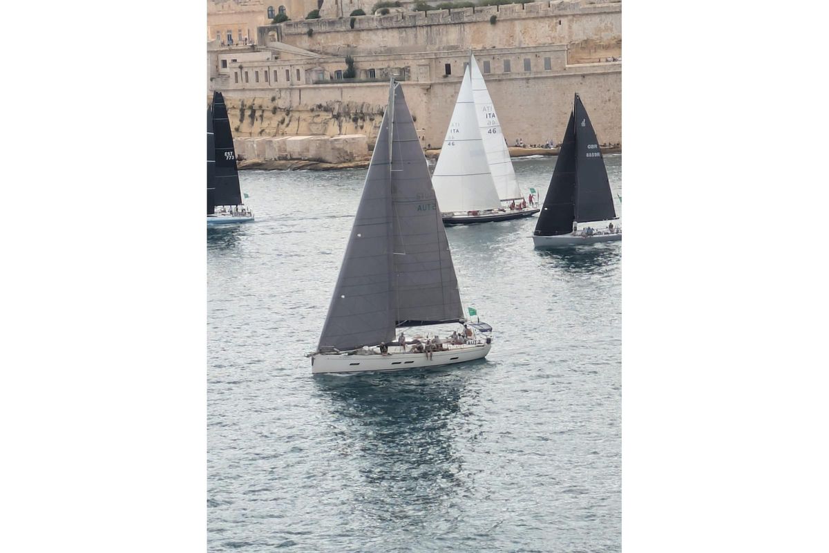 2013 Italia Yachts Iy13.98