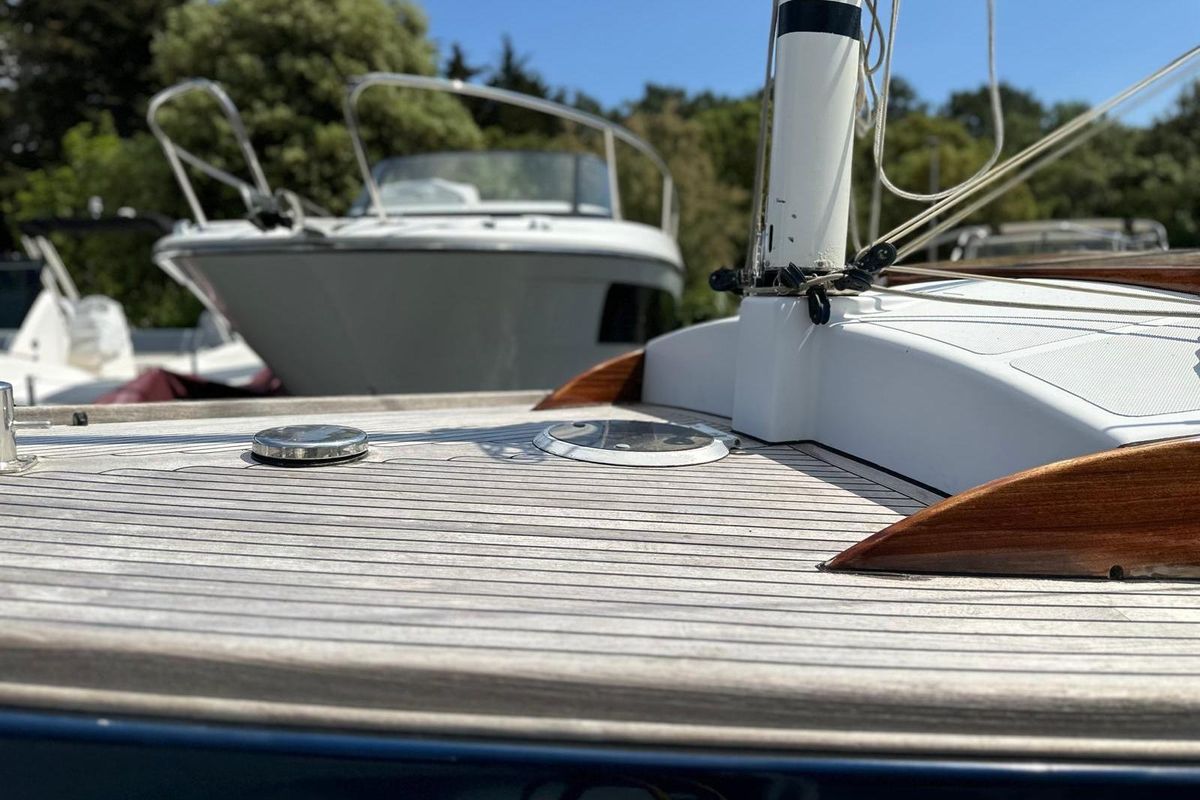 2004 AP Yachting Solenn 23