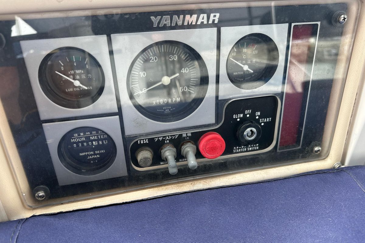 2003 Hunter 426 Deck Salon