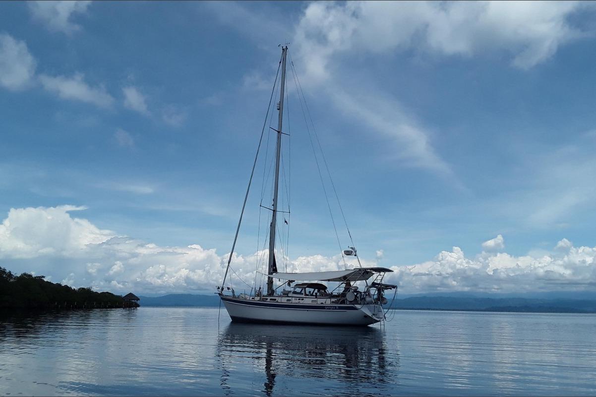 2000 Hallberg-Rassy 42f Mk II for sale in Fuerte Sherman, Panama