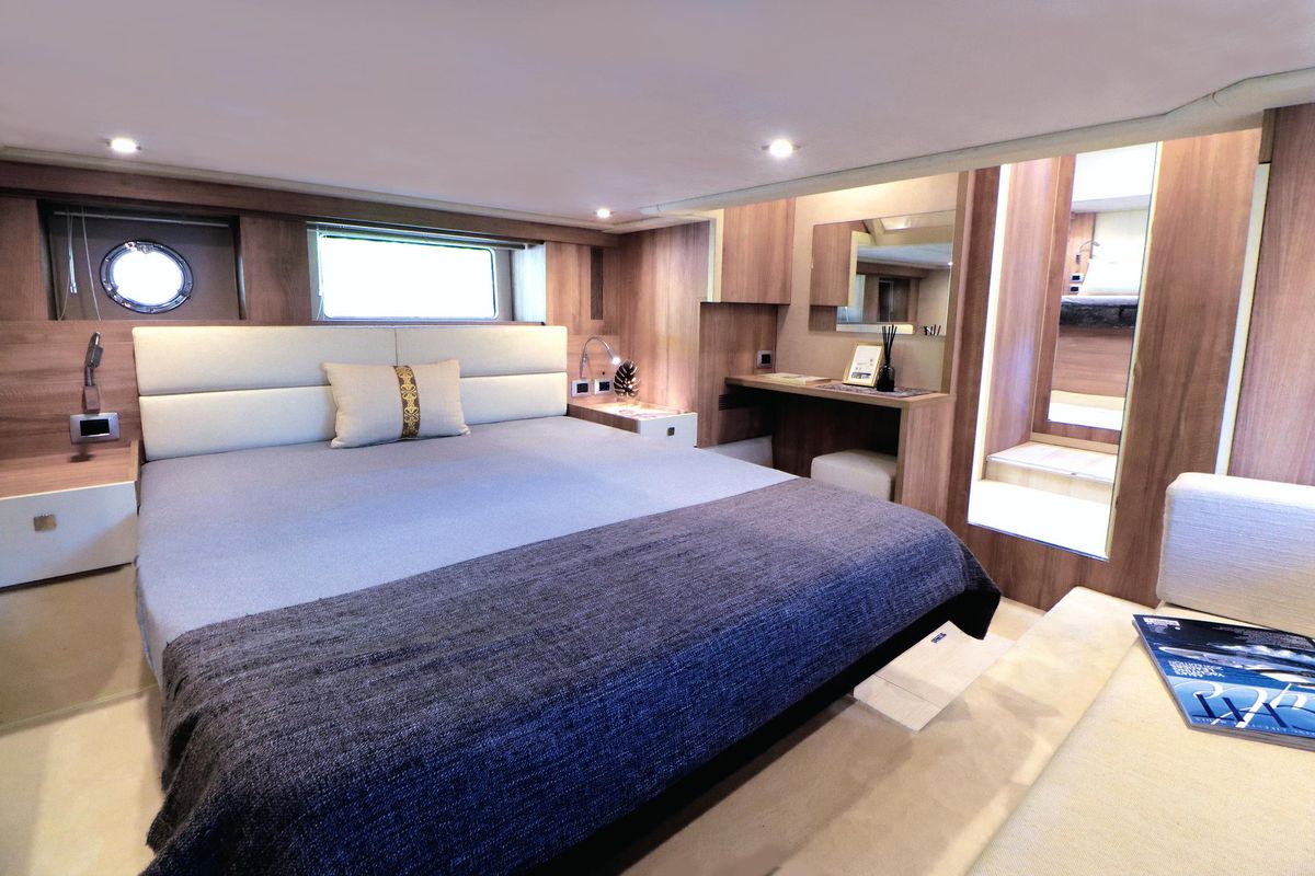 2016 Cranchi ECO Trawler 43 LONG Distance