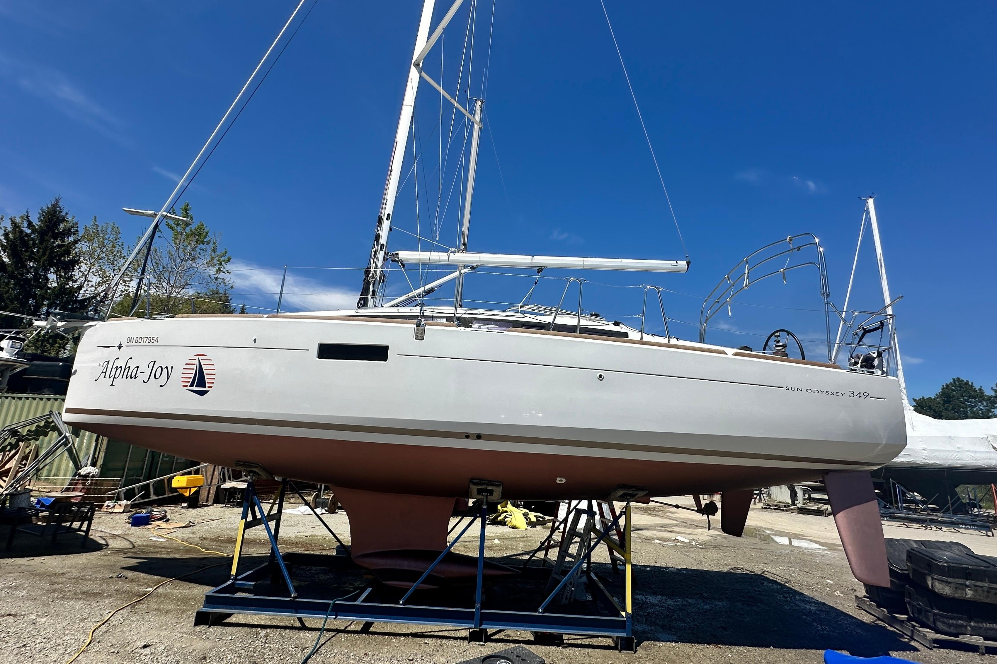 2017 Jeanneau Sun Odyssey 349 for sale in Mississauga, Ontario, Canada