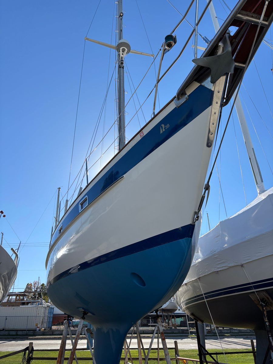 1979 Hallberg-Rassy 38