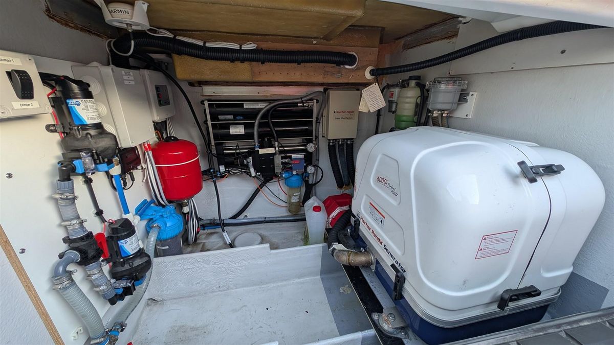2020 Custom Fountaine Pajot Astréa 42 for sale in Marines De Cogolin, Côte D'Azur, France 41 ft