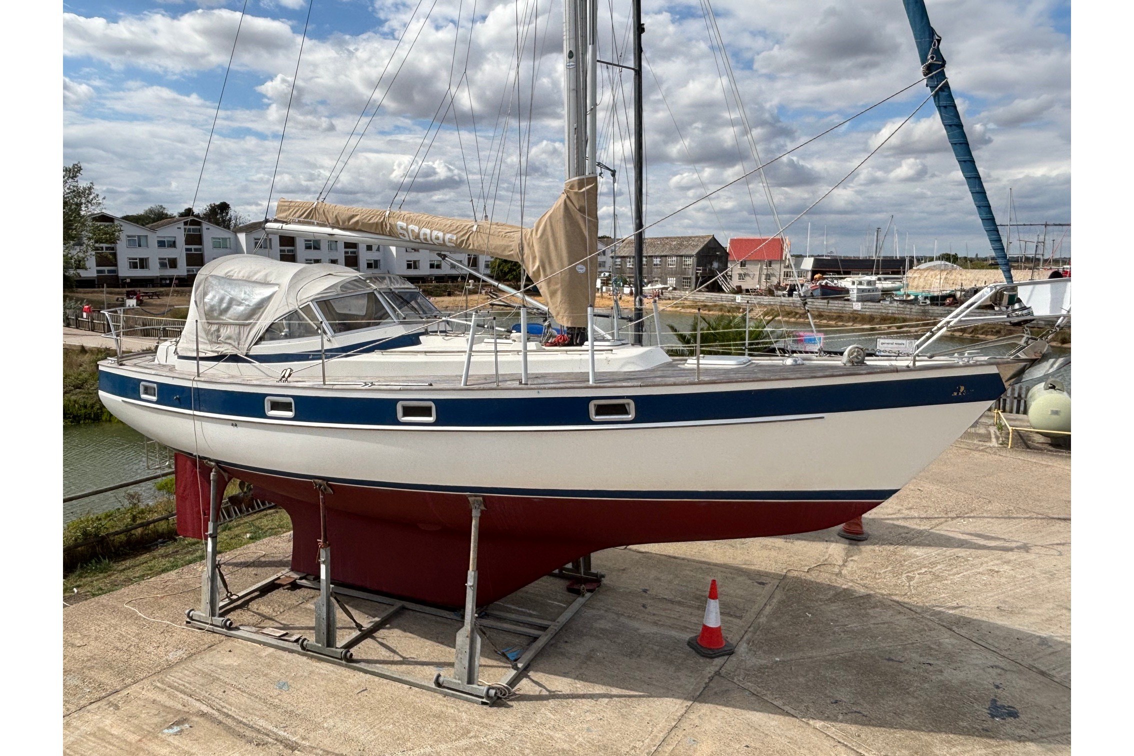 1985 Hallberg-Rassy 352 for sale in Tollesbury, Essex, United Kingdom