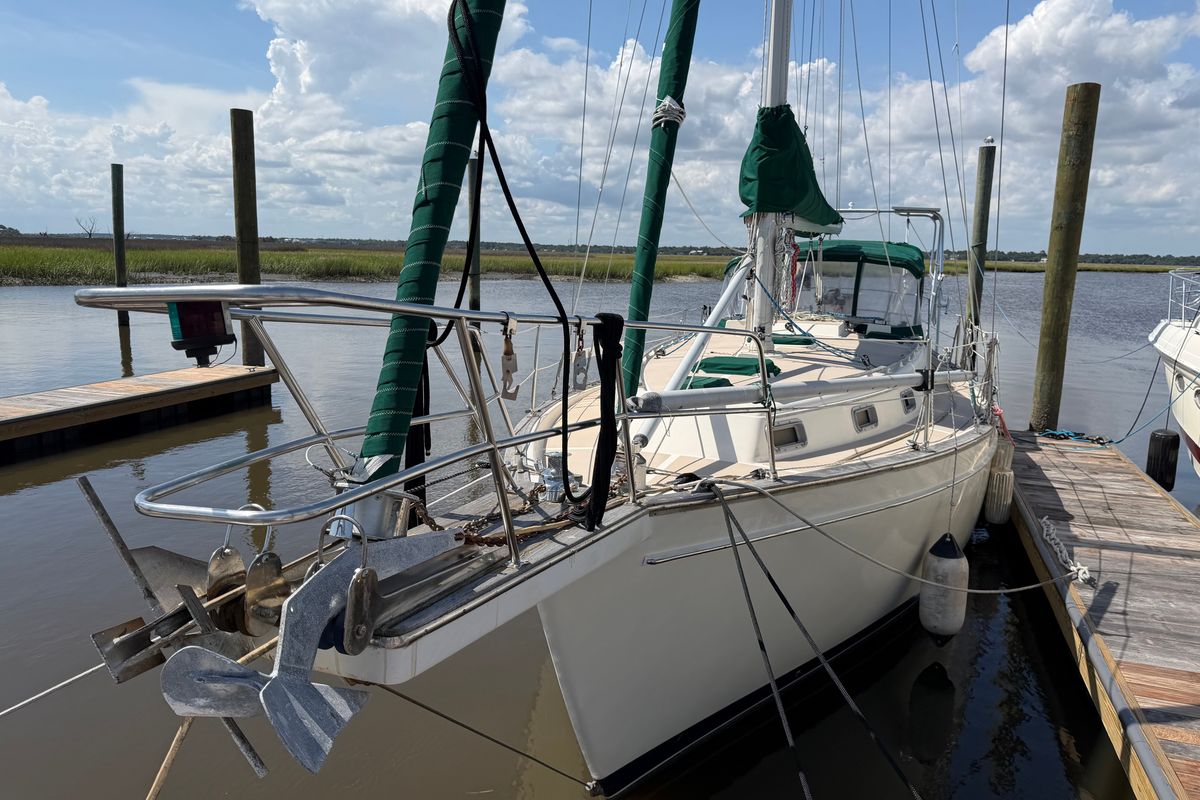 1986 Island Packet 38