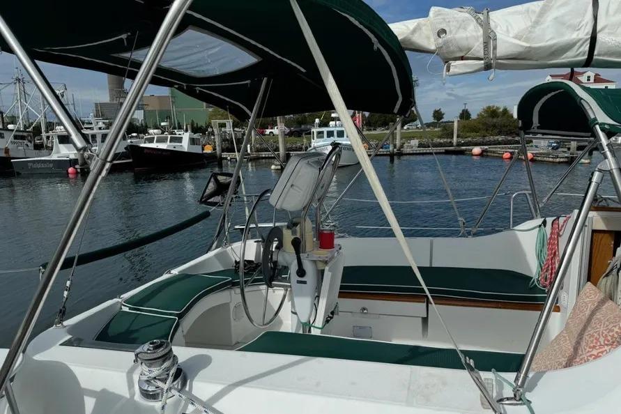 2000 Beneteau Oceanis 321 for sale in Salem, Massachusetts