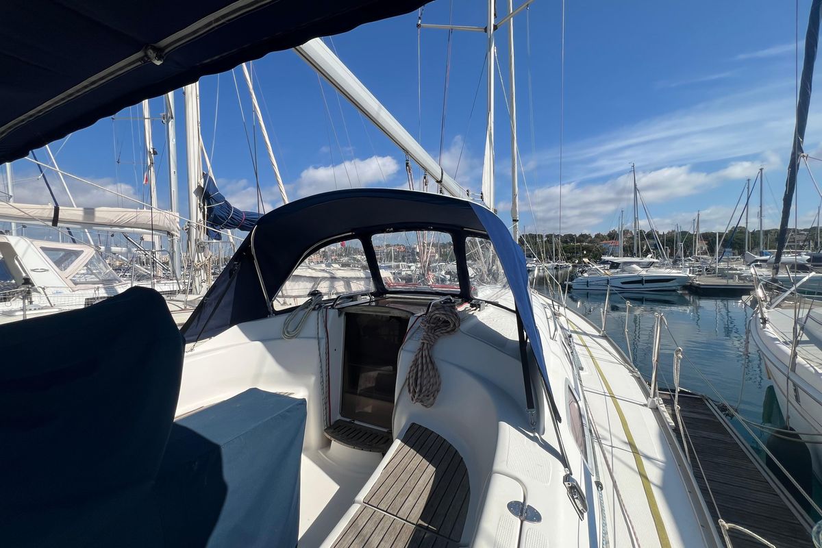 2005 Bavaria Cruiser 33