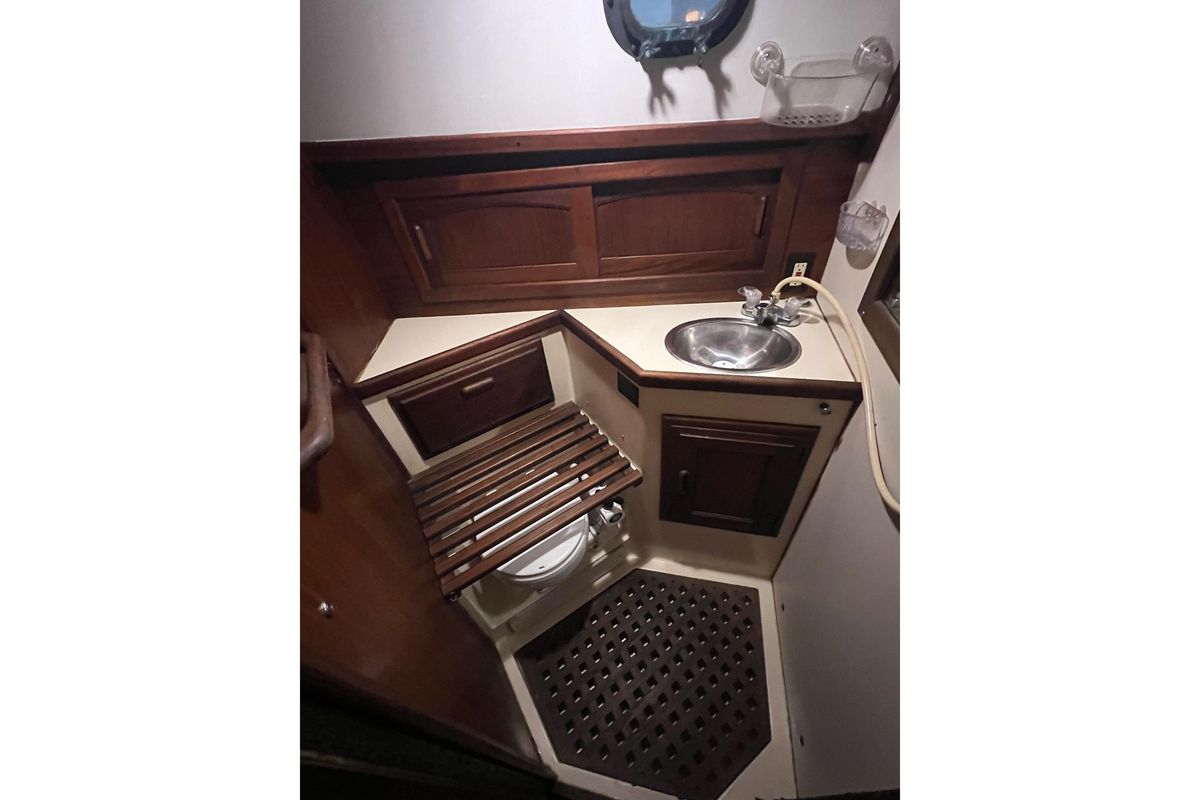 1982 Pacific Seacraft 37