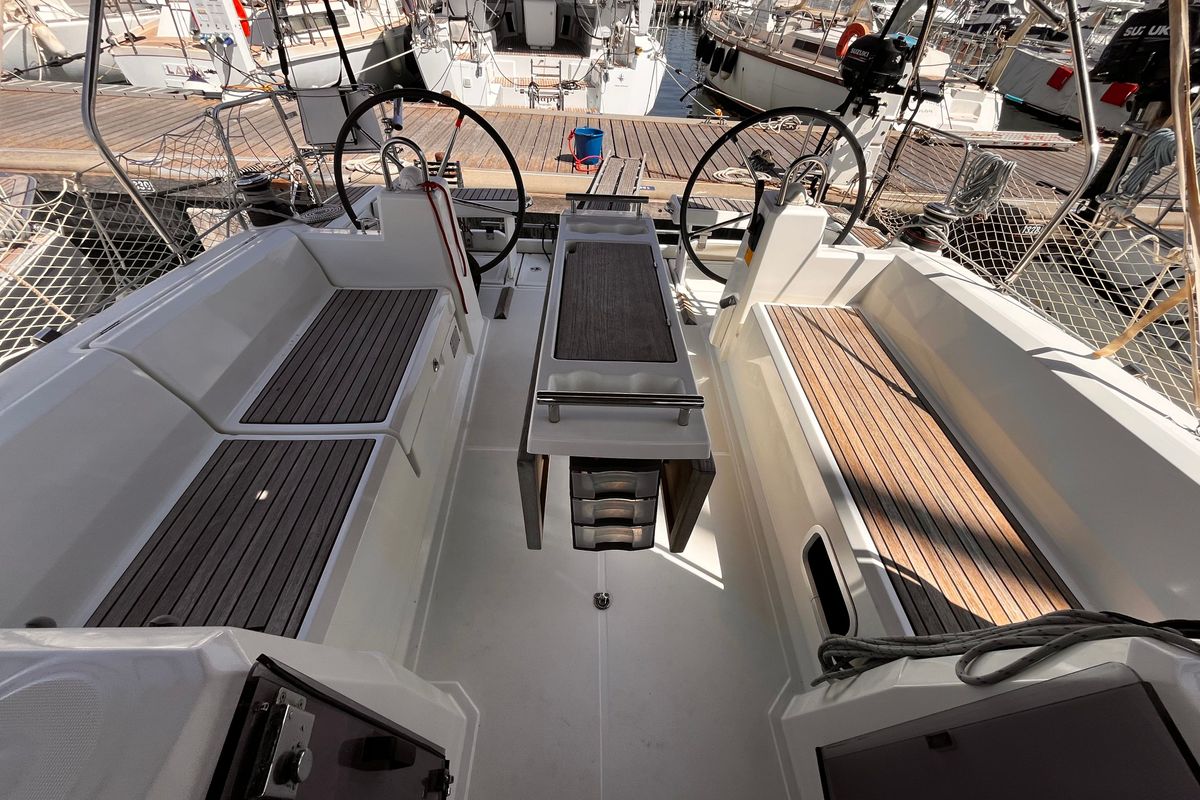 2018 Beneteau Oceanis 35.1