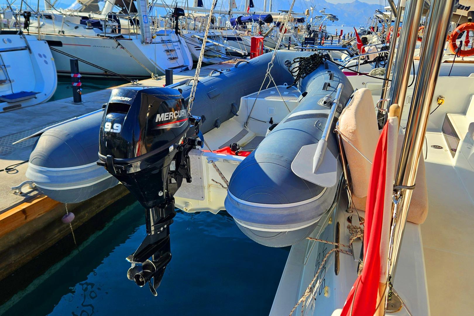 2022 Lagoon 42