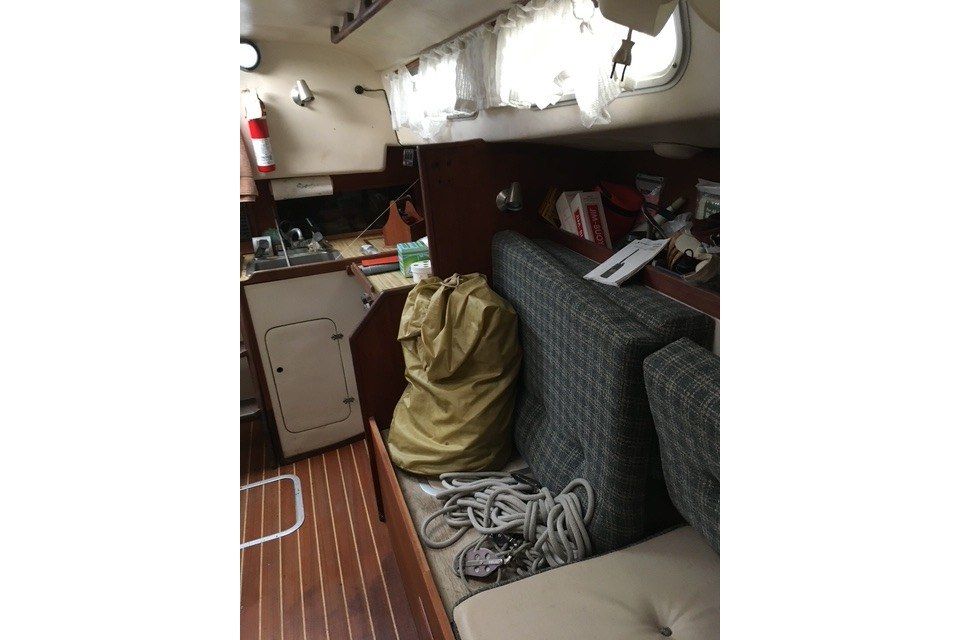 1979 Allied 32’ Seawind Ketch