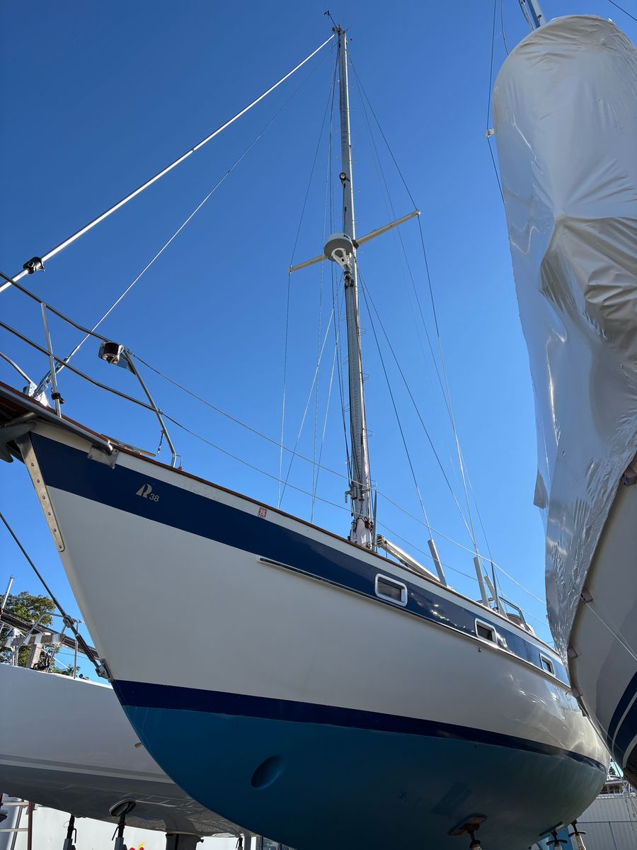 1979 Hallberg-Rassy 38