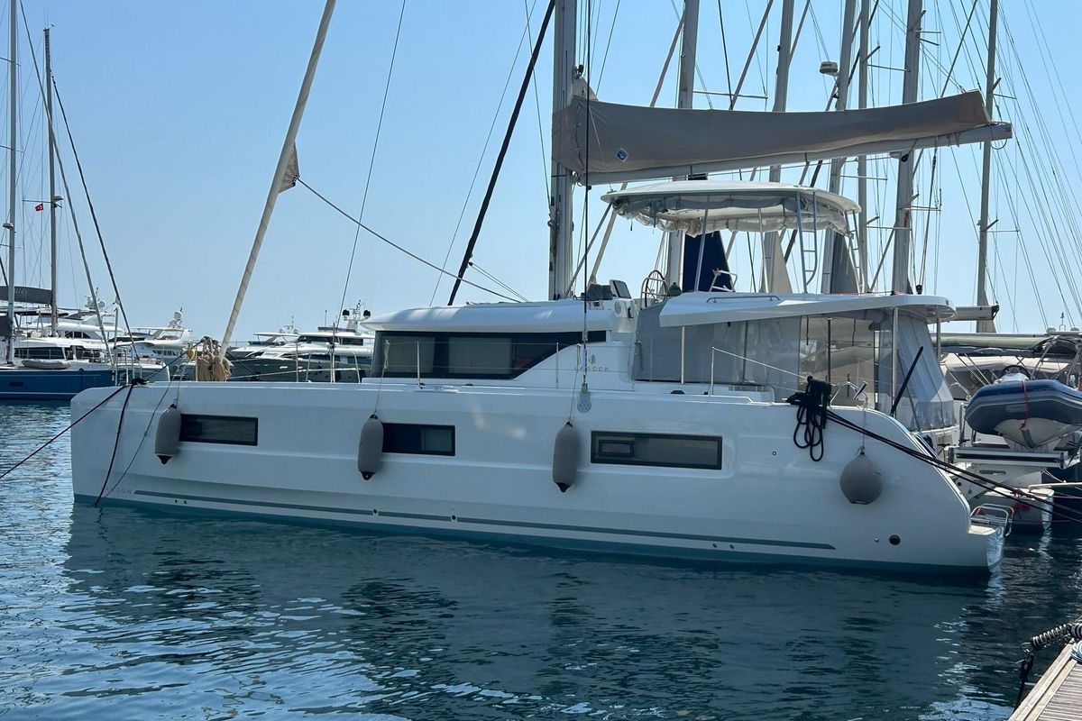2022 Lagoon 46
