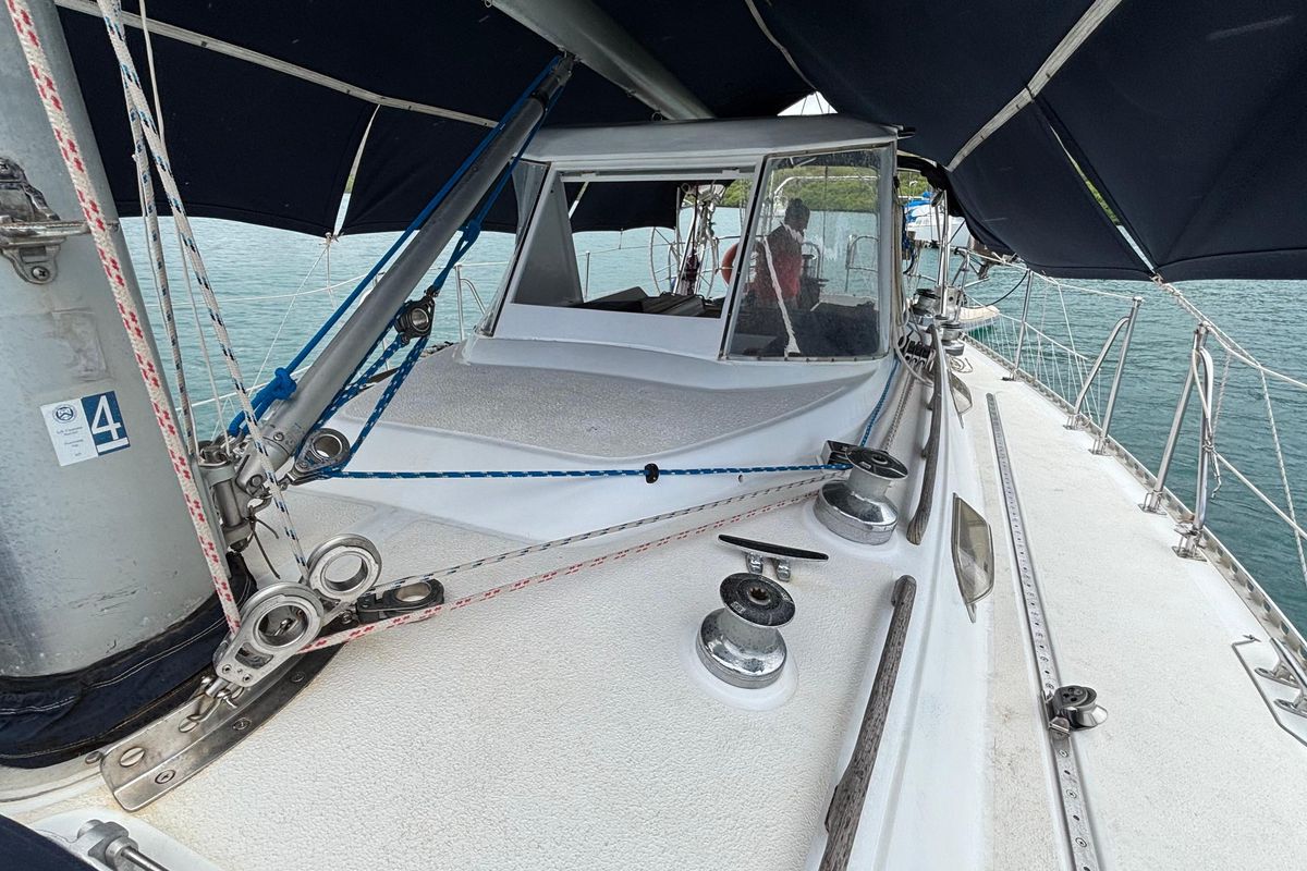 1987 Hylas 42