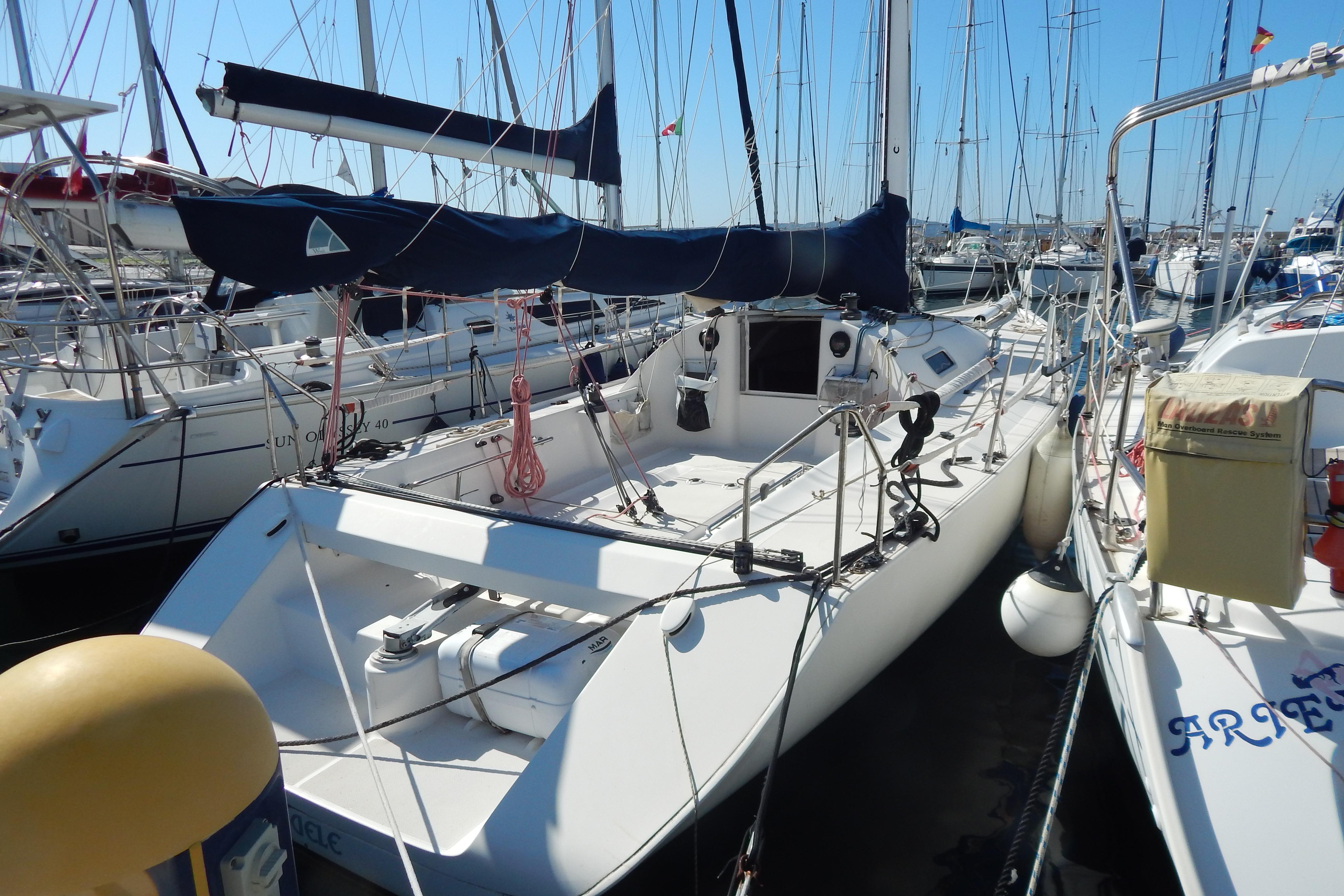 1998 Maxi Dolphin Giro 34 for sale in Calasetta, Sud Sardegna, Italy