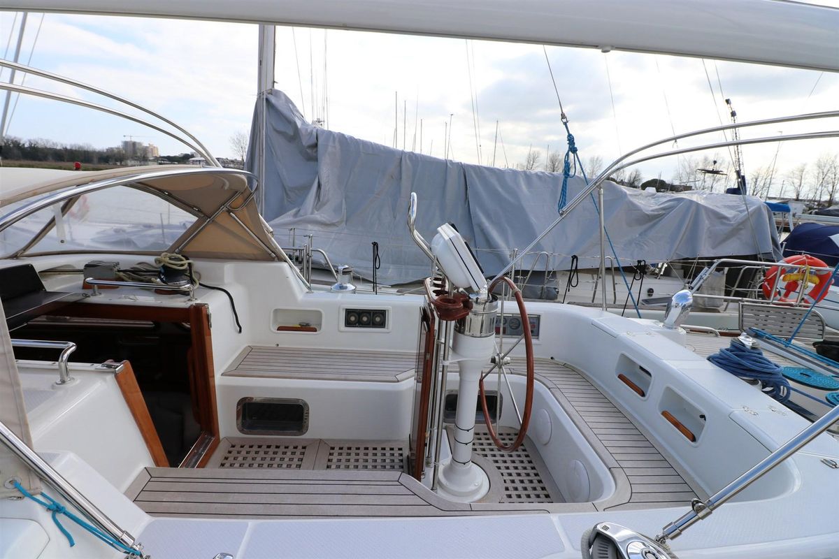 1999 Hylas 54
