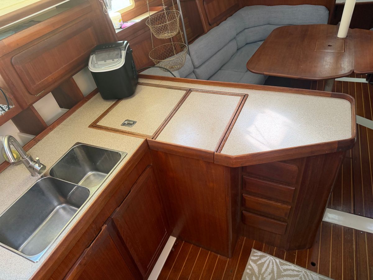 1996 Hunter 37.5