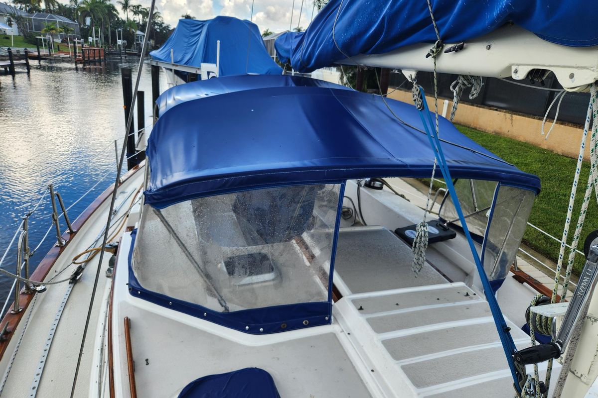 1990 Morgan 44 Center Cockpit