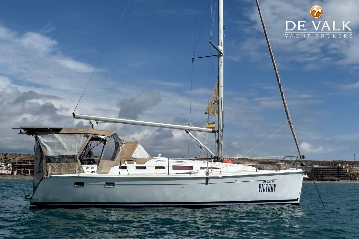 2005 Hunter 38