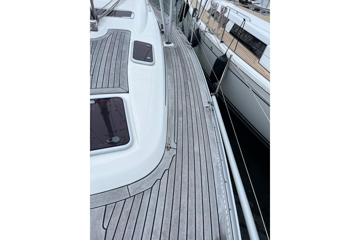 2006 Bavaria Cruiser 37