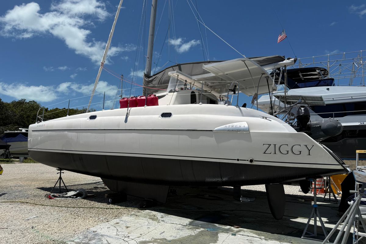 1995 Fountaine Pajot Athena 38