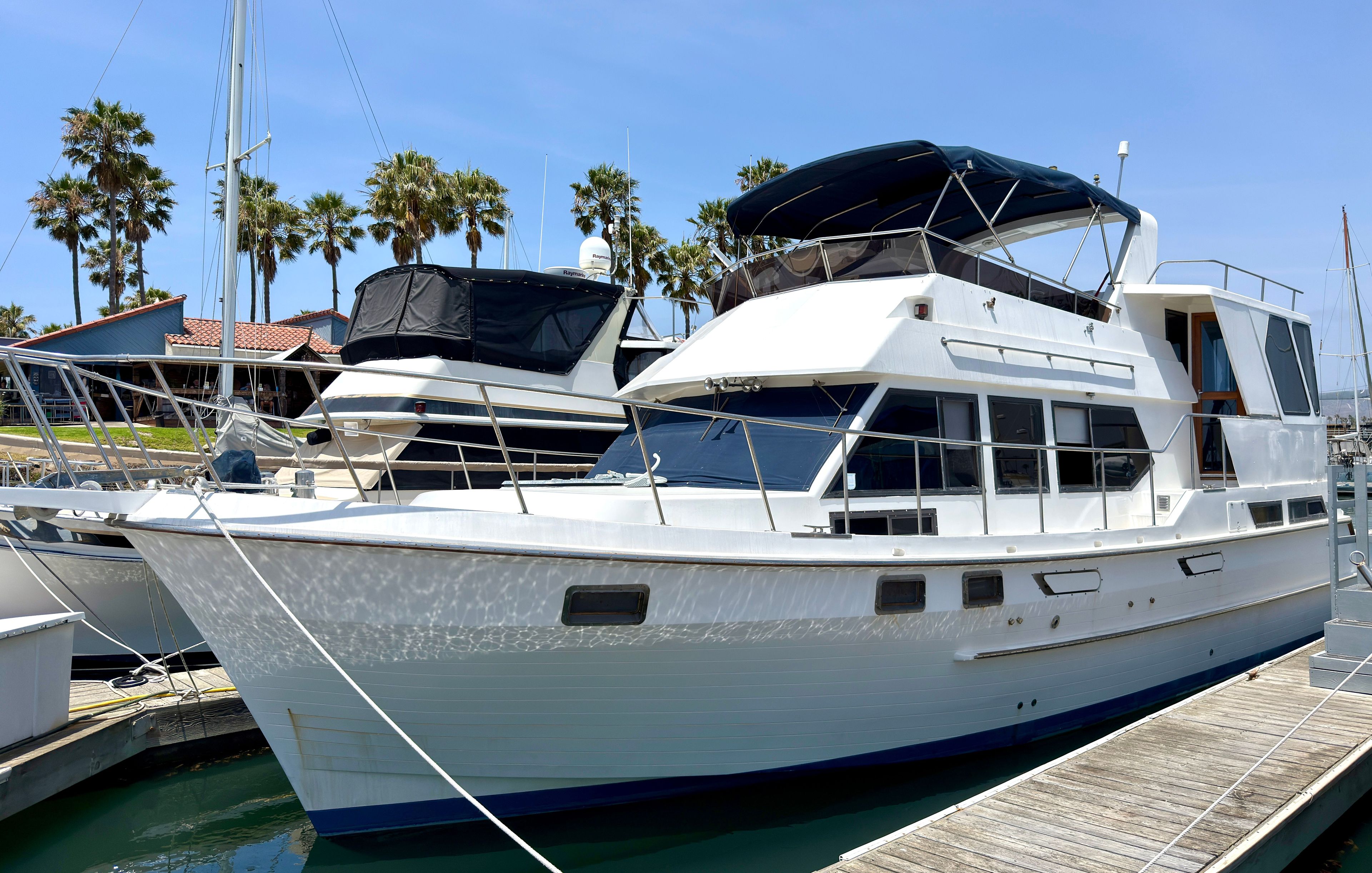 1987 CHB 46 Cockpit Motoryacht