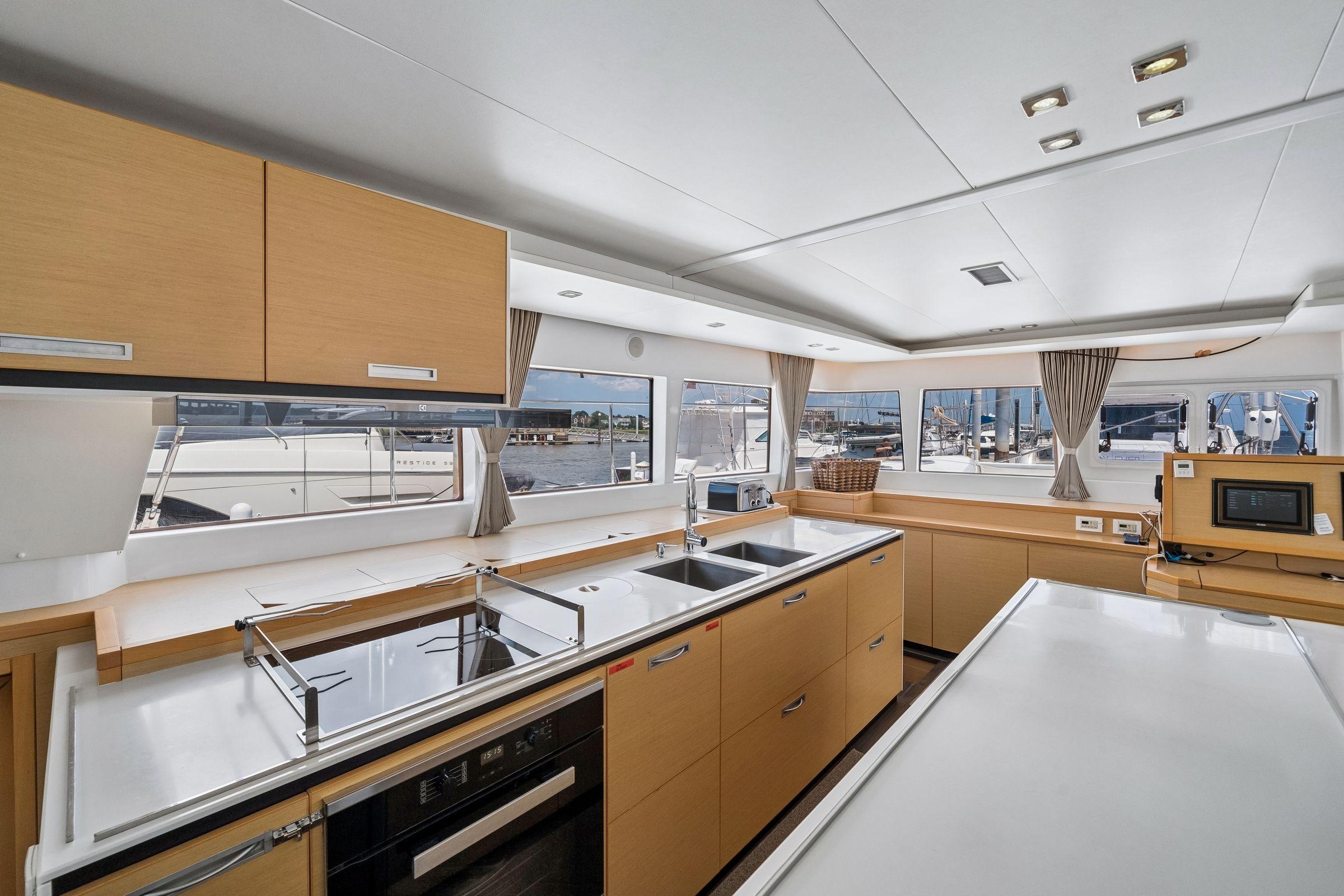 2014 Lagoon 620