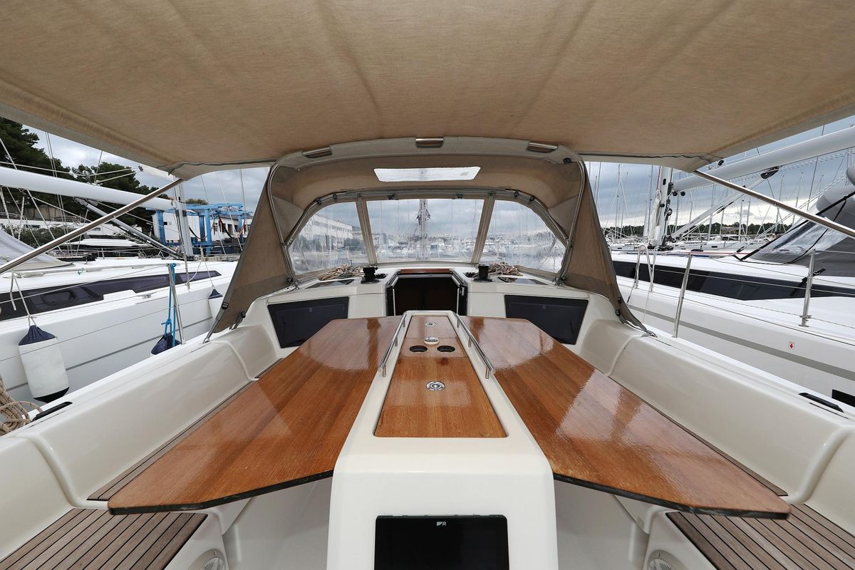 2021 Dufour 390 GL