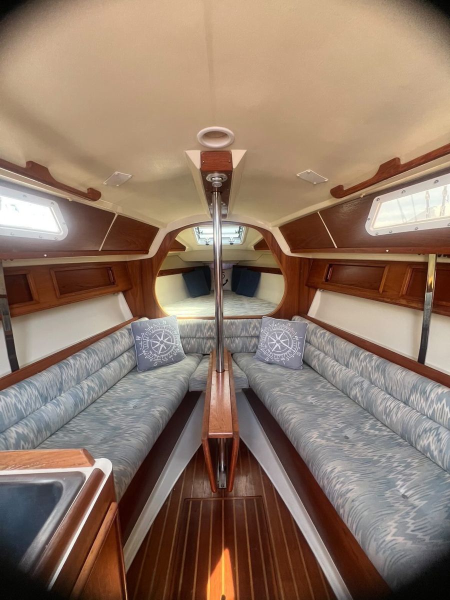 1988 Pearson 28 Sloop