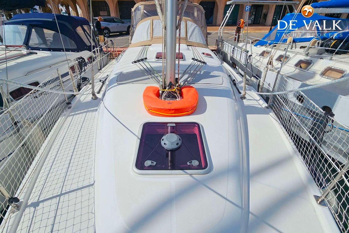 2005 Hunter 38