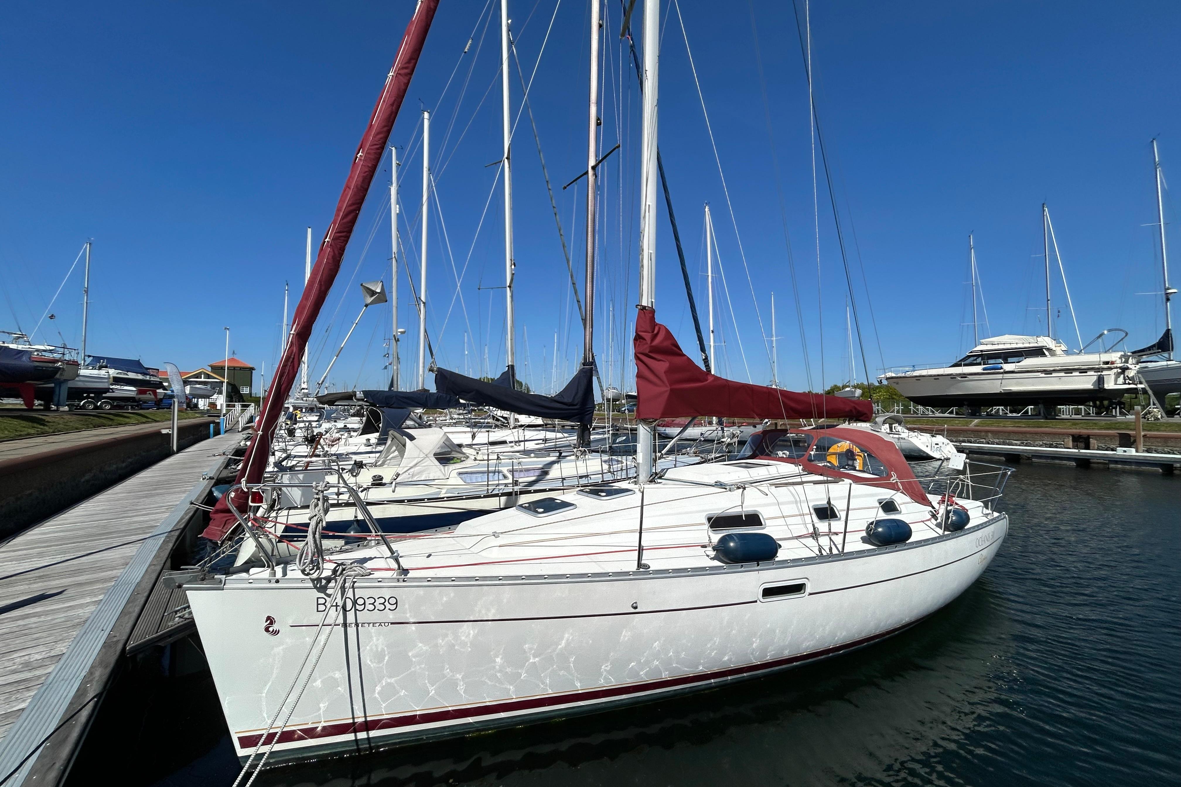 2003 Beneteau Oceanis Clipper 311 Boats