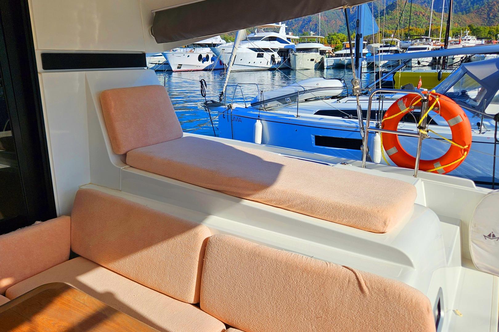 2022 Lagoon 42