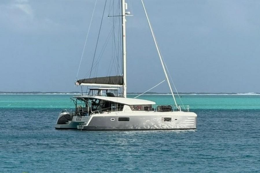 2022 Lagoon 42