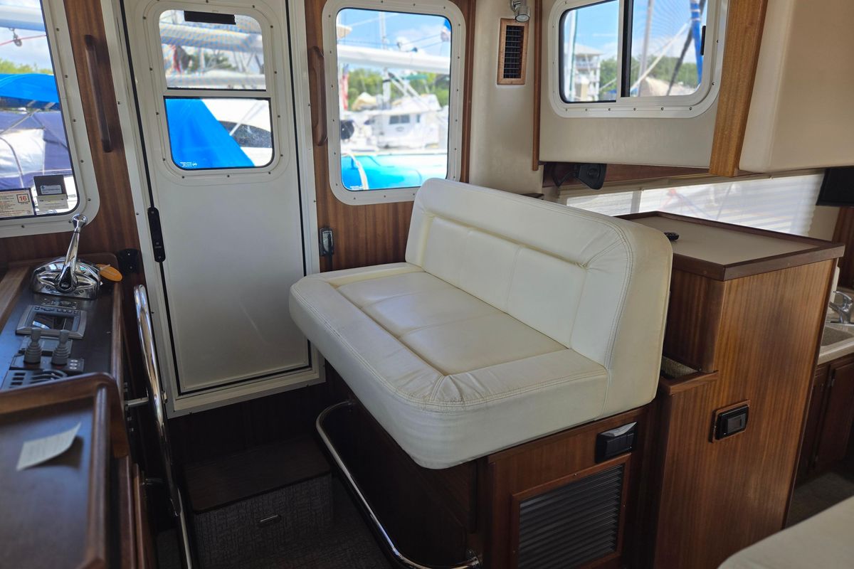 2012 American Tug 365 Flybridge