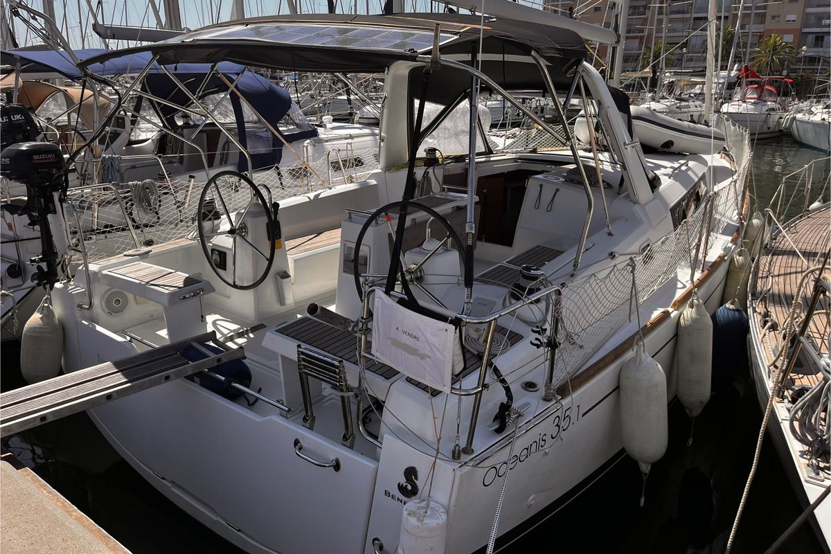 2018 Beneteau Oceanis 35.1