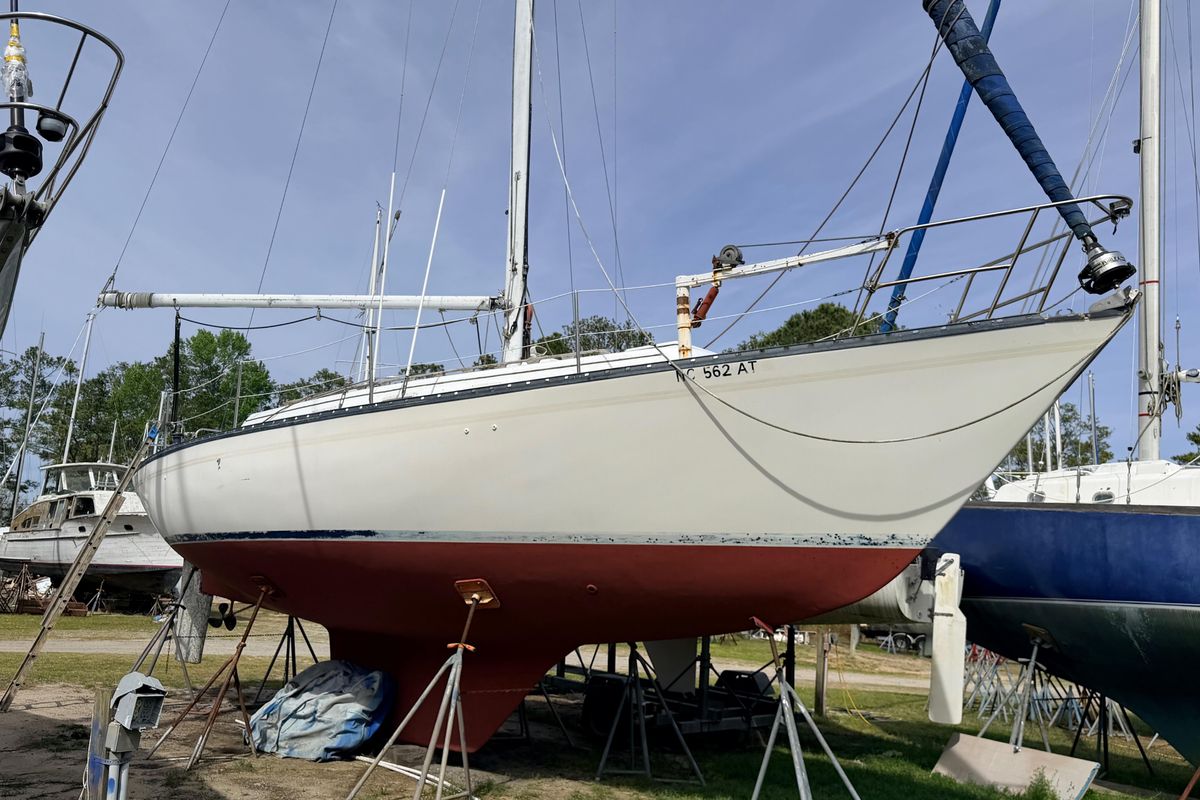 1980 Hunter 37 Cherubini Cutter
