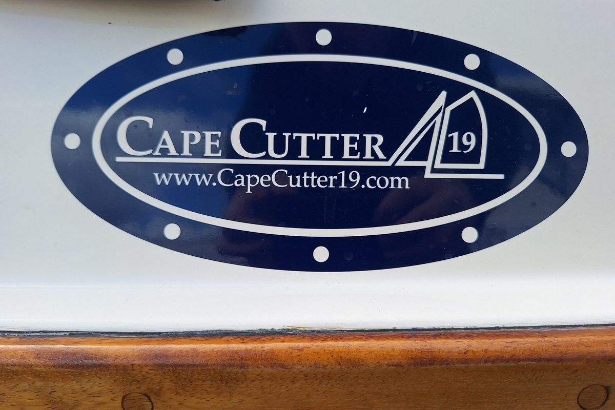 2004 Cape Cutter 19