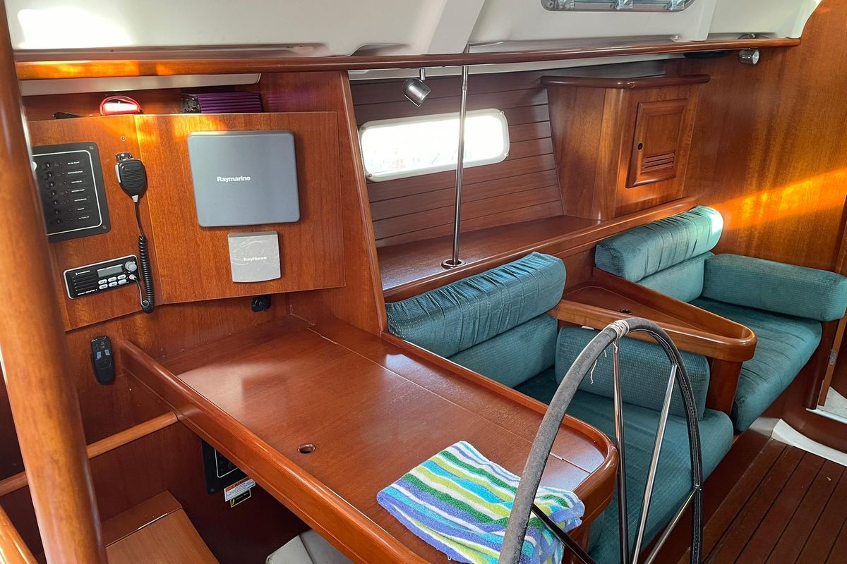 2000 Beneteau 361 for sale in Portsmouth, Rhode Island 36 ft