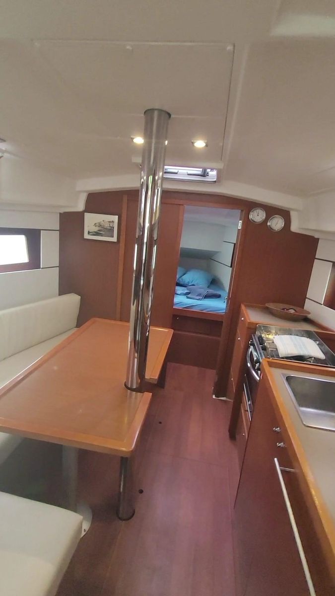 2017 Beneteau Oceanis 35.1