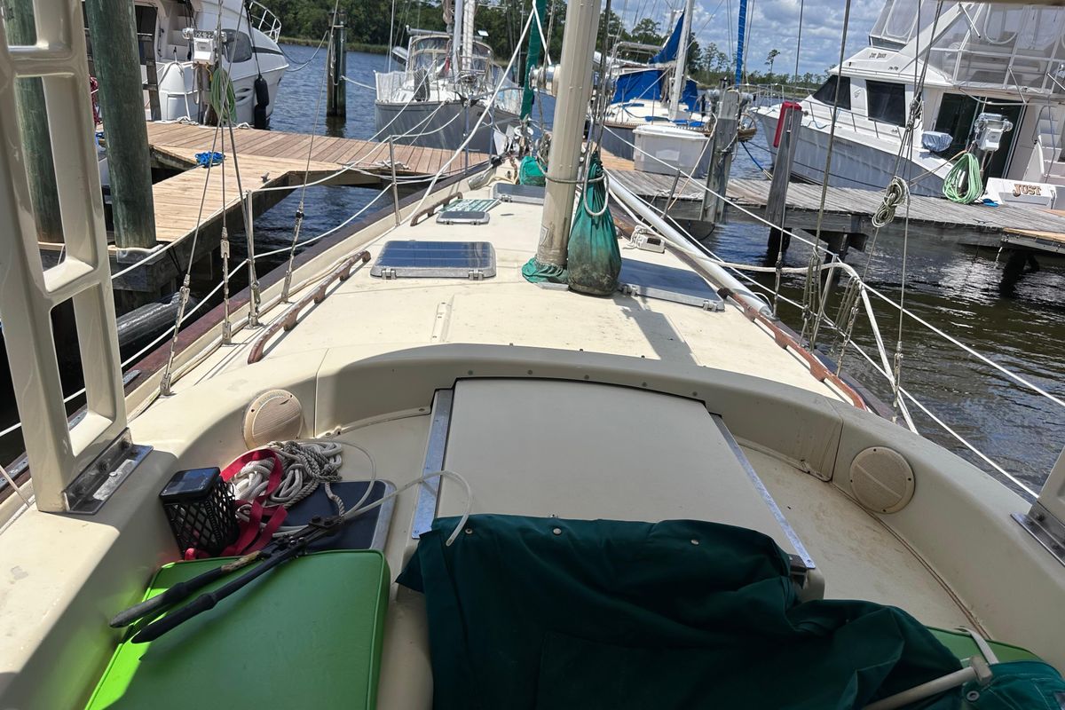 1984 Pearson 385 for sale in New Bern, North Carolina