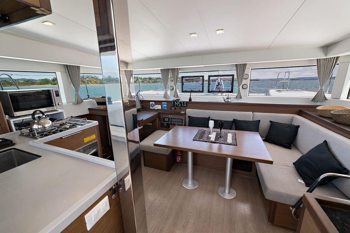 2021 Lagoon 40